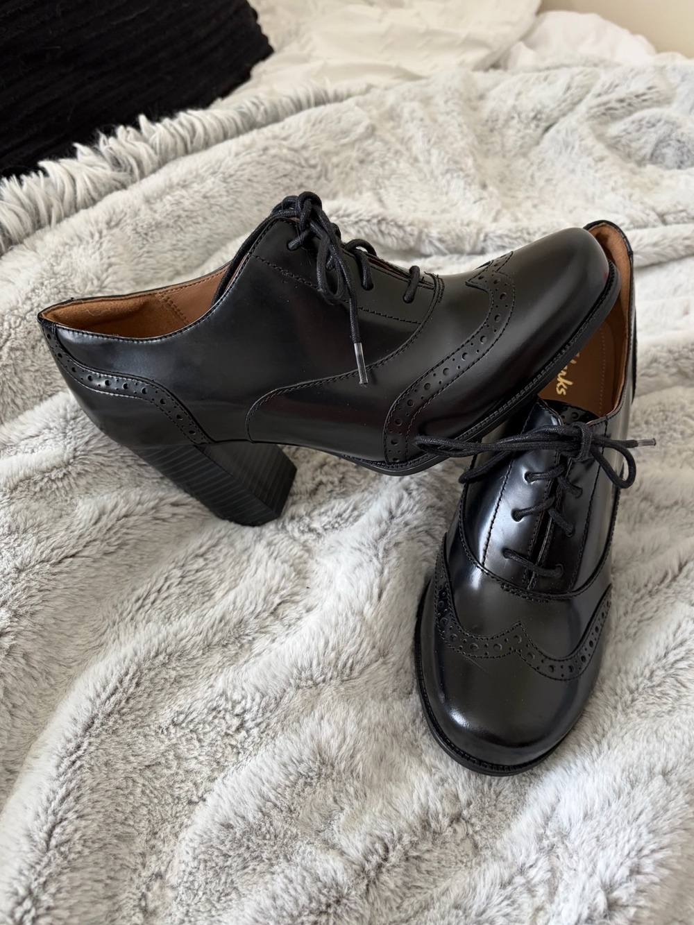 Clarks Artisan Ciera Pier Lace Up Leather Oxford Bootie Heels